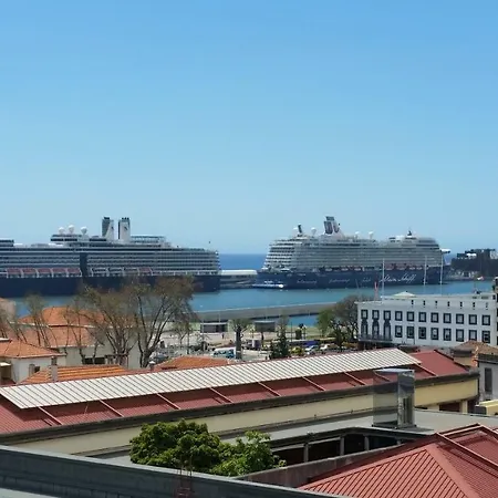Floor With Balcony In דירה *